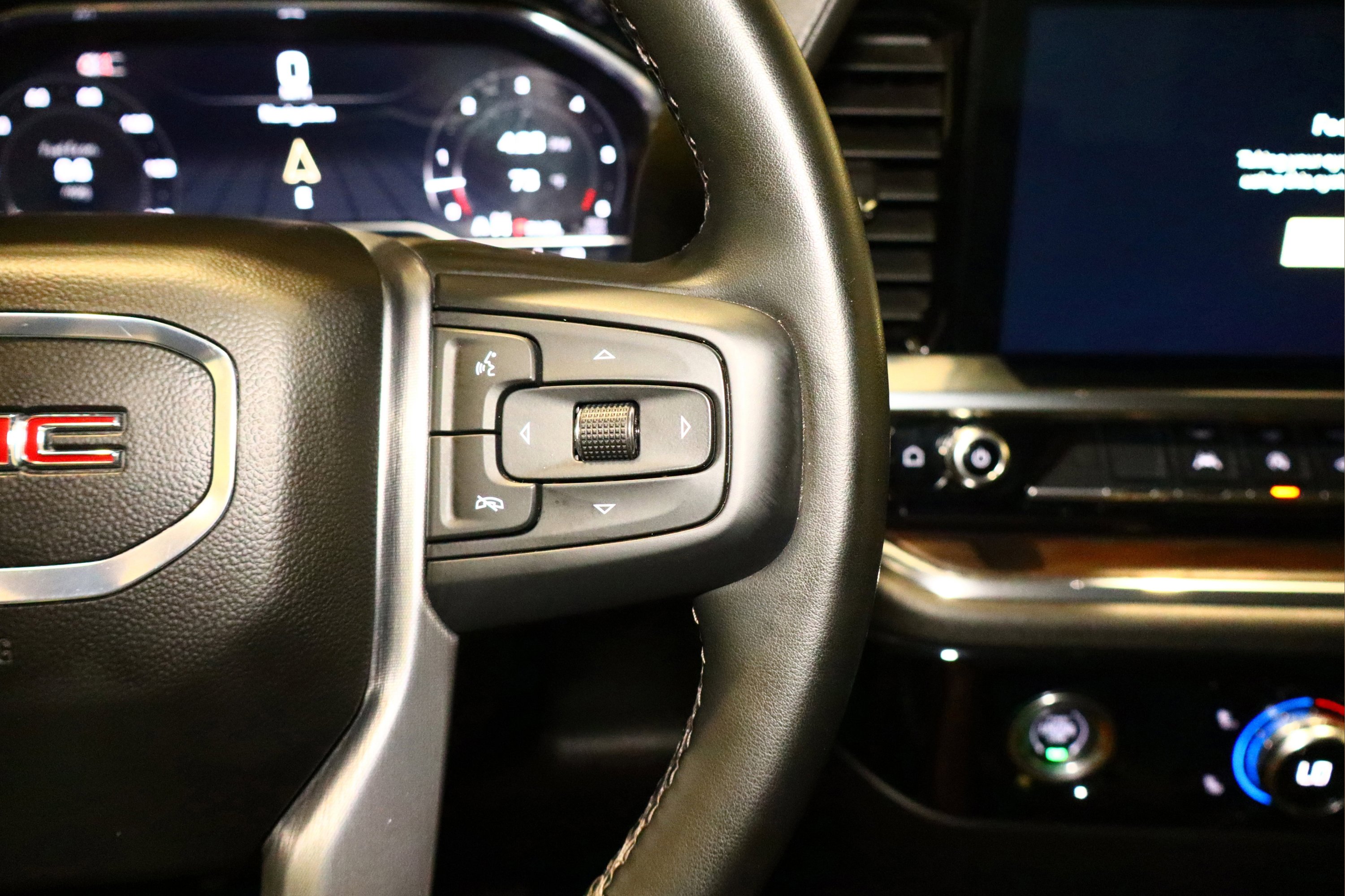Used 2024 GMC Sierra 1500 SLT image 12