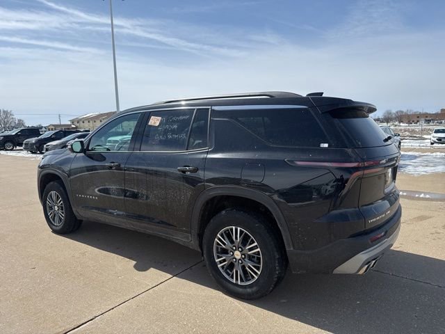 Used 2025 Chevrolet Traverse LT image 4