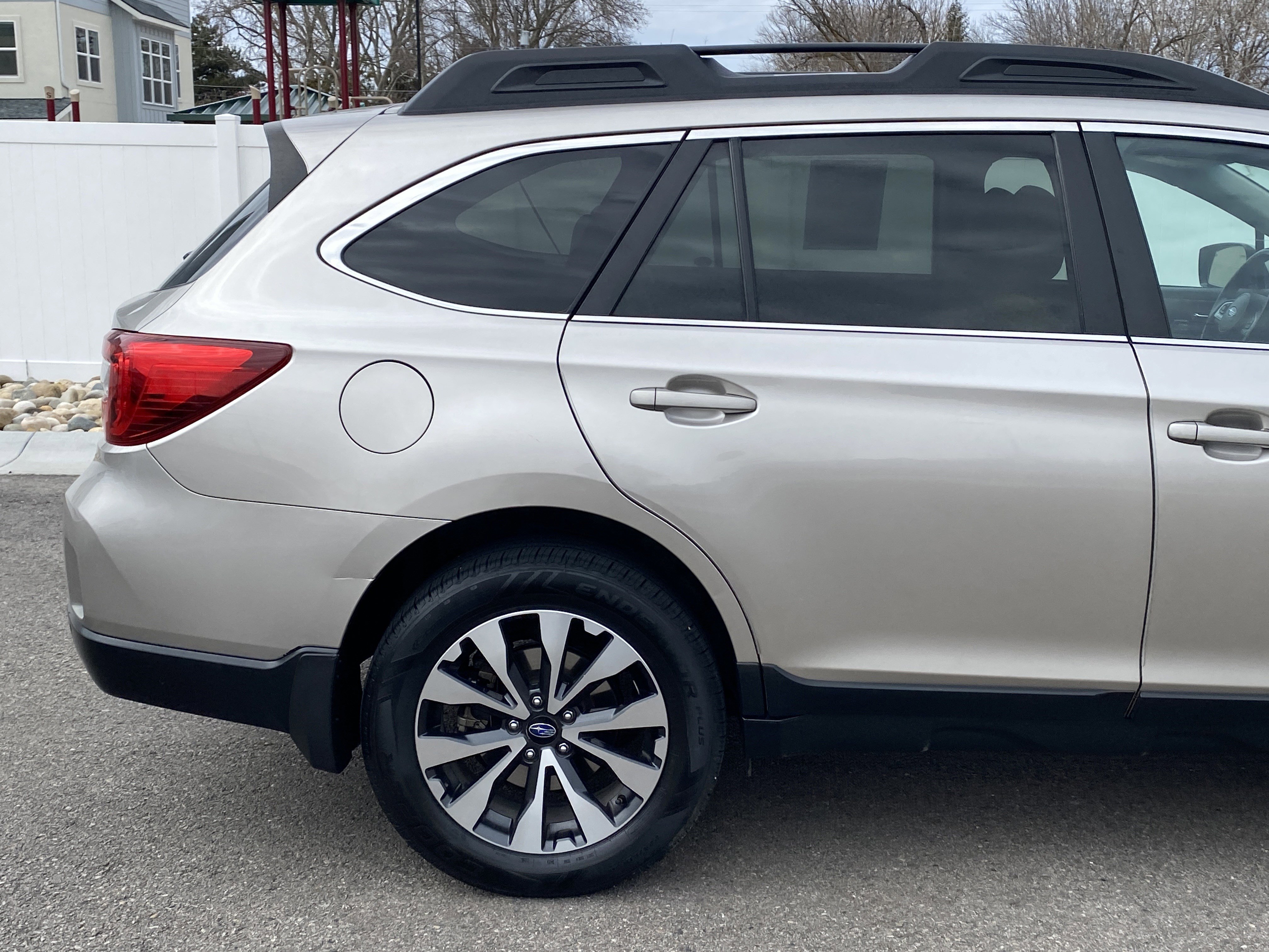 Used 2017 Subaru Outback 2.5i Limited image 6