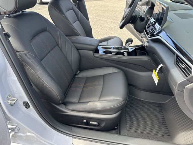 New 2025 Nissan Altima 2.5 SR w/ SR Premium Package FWD image 10
