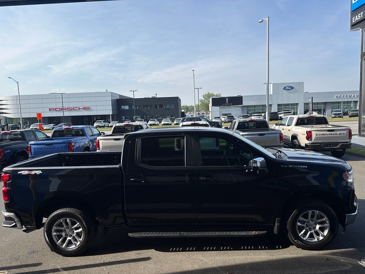 Used 2025 Chevrolet Silverado 1500 LT w/ Convenience Package II AWD/4WD image 5