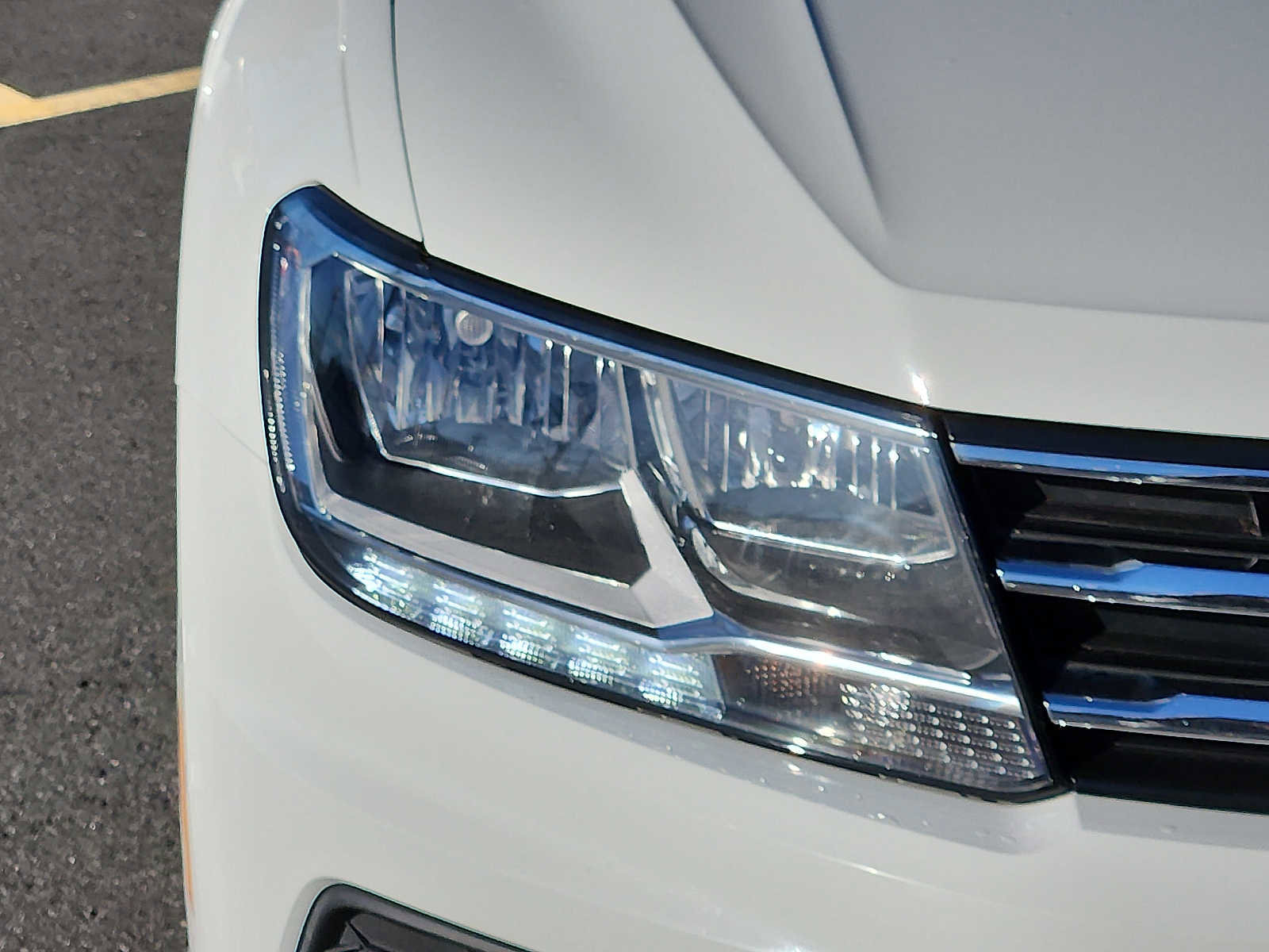 Used 2018 Volkswagen Tiguan S image 8