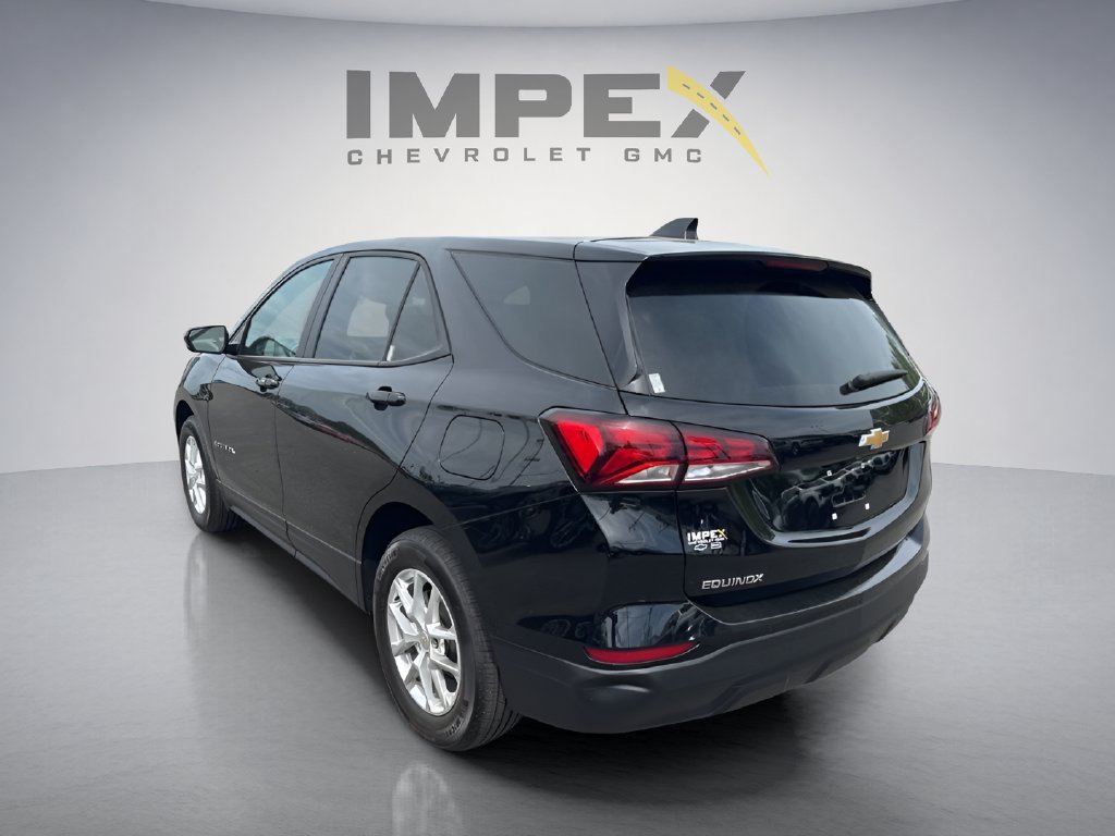 Used 2024 Chevrolet Equinox LS w/ LS Convenience Package FWD image 3