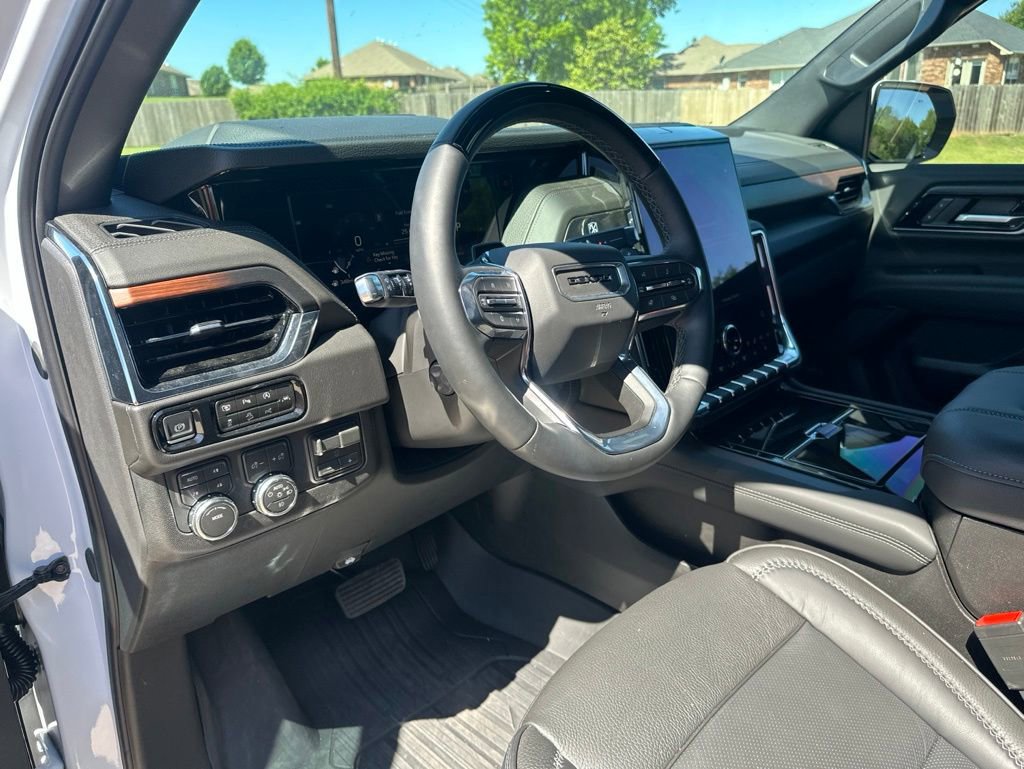 Used 2026 GMC Yukon Denali w/ Advanced Technology Package AWD/4WD image 14