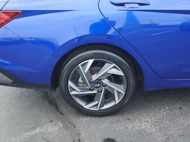 Certified 2025 Hyundai Elantra Limited FWD image 5