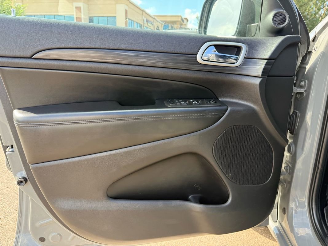 Used 2021 Jeep Grand Cherokee Laredo X image 13