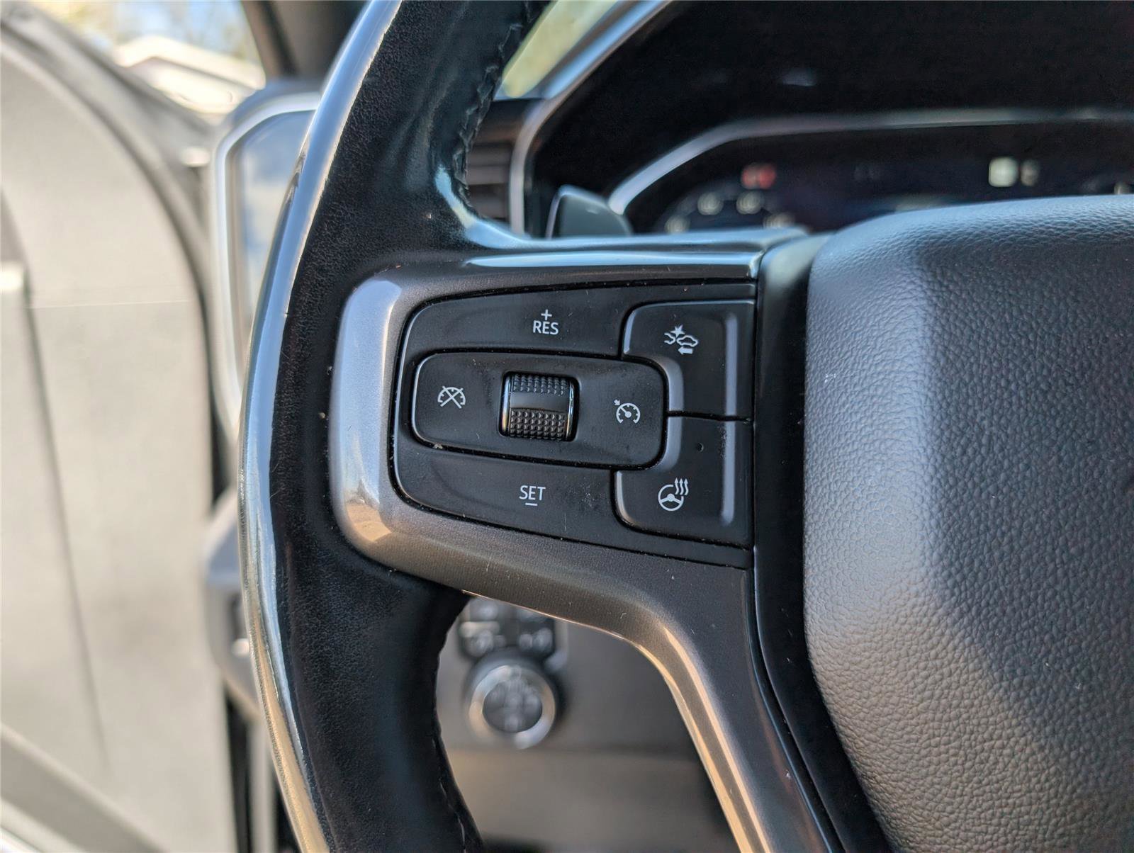 Used 2025 Chevrolet Silverado 1500 High Country w/ Technology Package AWD/4WD image 28