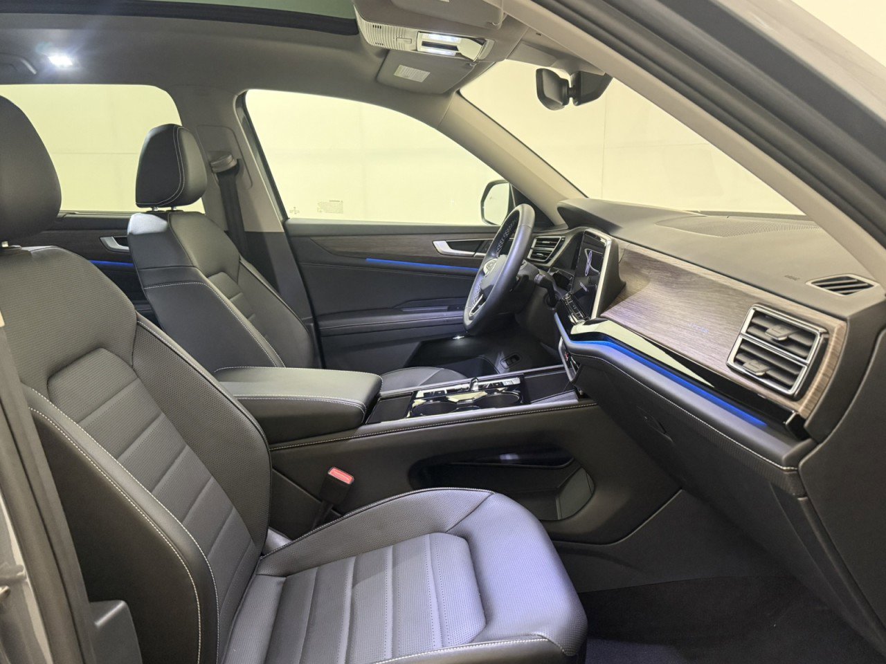 Used 2025 Volkswagen Atlas SEL image 10