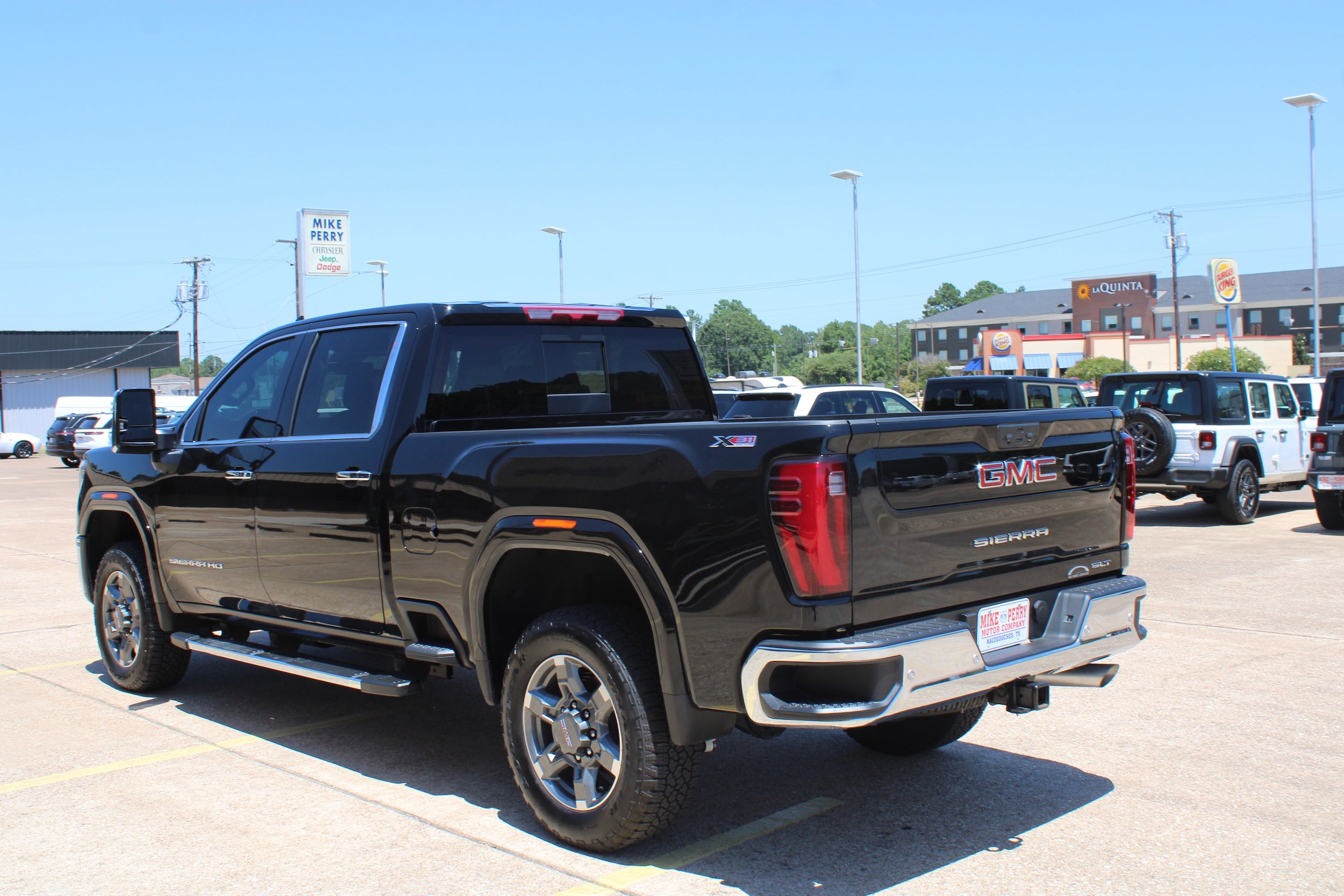 Used 2026 GMC Sierra 2500 SLT w/ SLT Premium Package AWD/4WD image 8