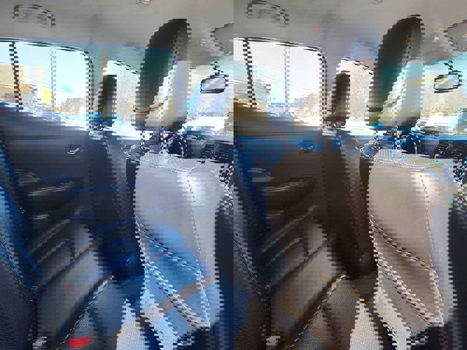 Used 2015 Nissan Leaf SL w/ Premium Package image 28