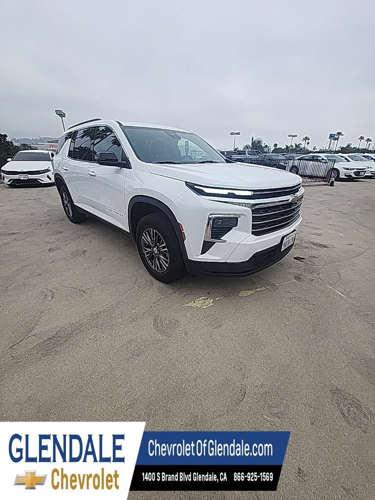 Used 2025 Chevrolet Traverse LT FWD image 8