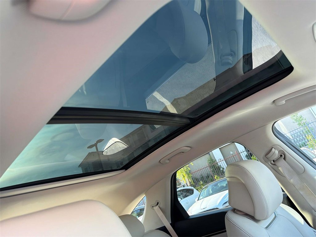 Used 2024 Genesis GV70 2.5T w/ Advanced Package image 21