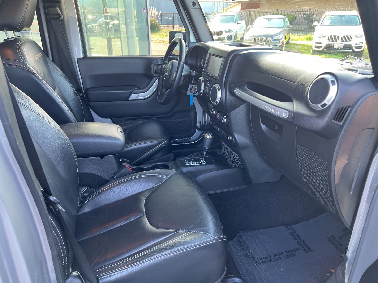 Used 2015 Jeep Wrangler Unlimited Sahara w/ Connectivity Group image 25