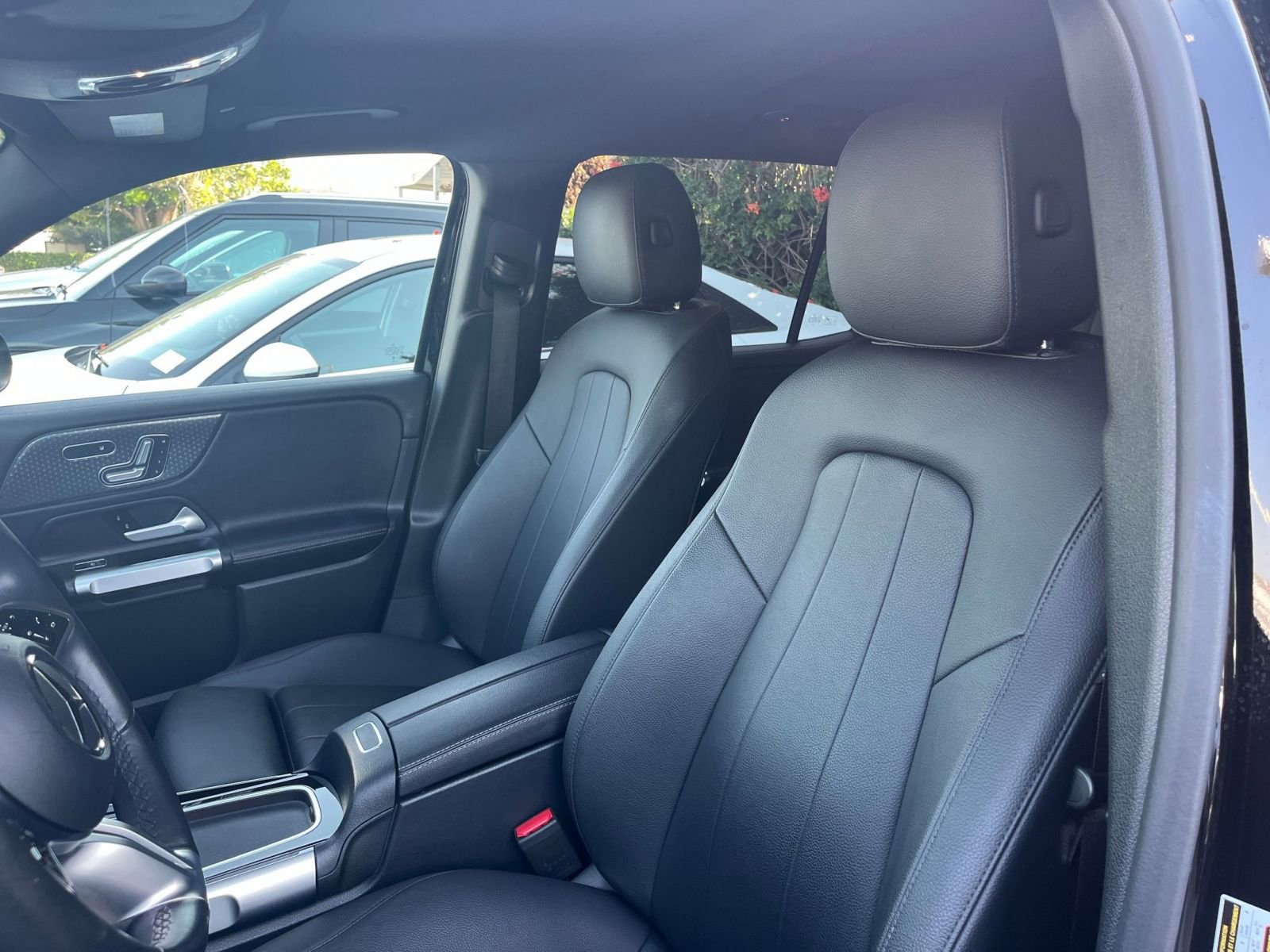 Used 2025 Mercedes-Benz GLB 250 4MATIC image 28