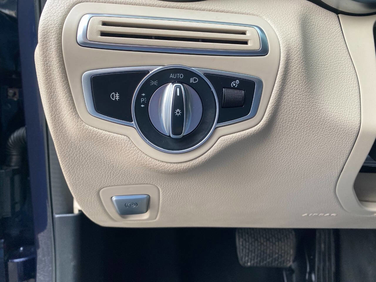 Used 2017 Mercedes-Benz C 300 4MATIC Sedan image 21