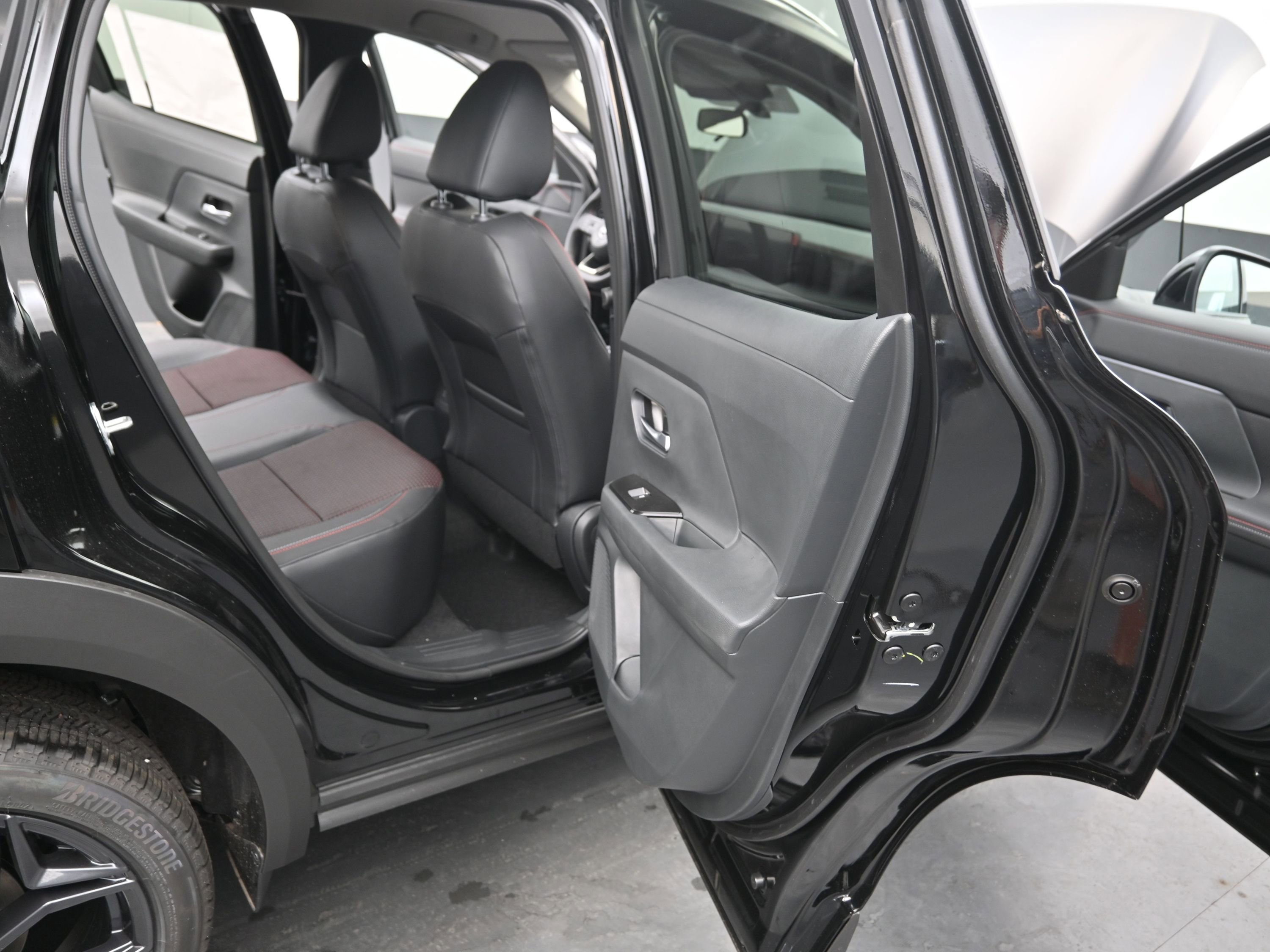 New 2026 Nissan Kicks SR image 19