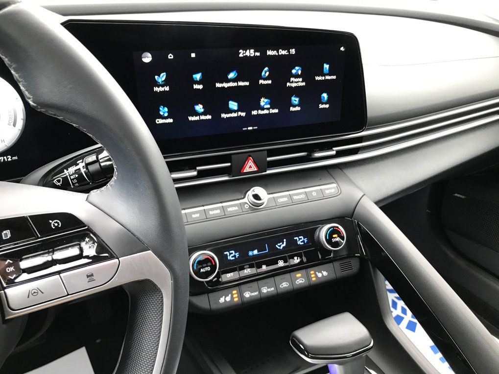 Used 2023 Hyundai Elantra Limited image 19