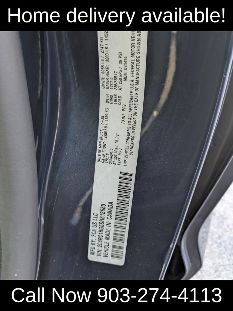 Used 2025 Chrysler Pacifica Select image 35