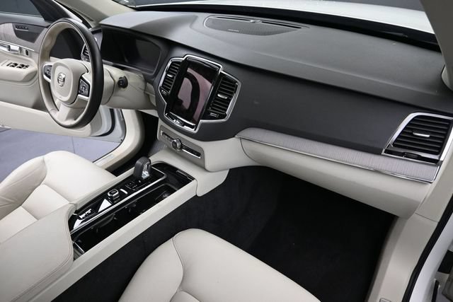 Used 2025 Volvo XC90 B5 Plus w/ Protection Package Premier AWD/4WD image 13