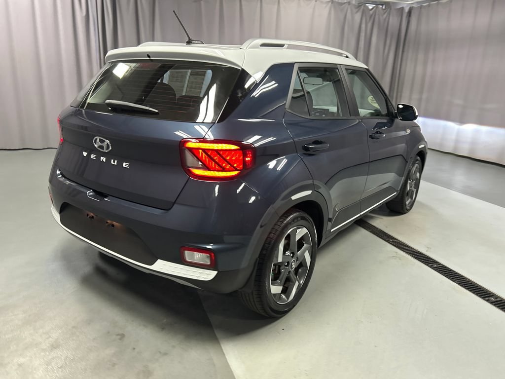 Used 2023 Hyundai Venue Limited FWD image 7