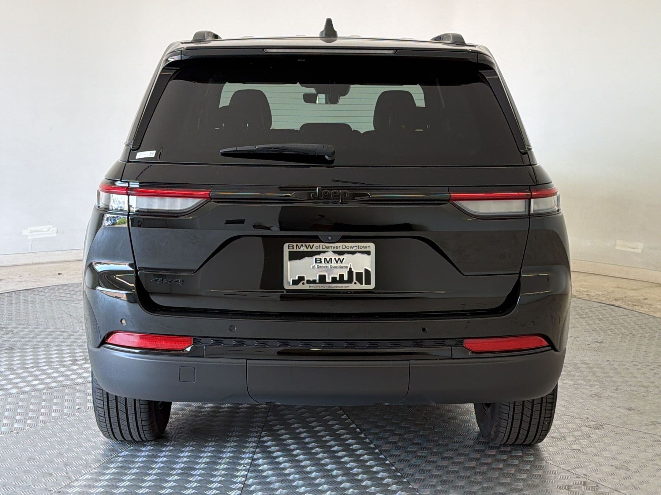 Used 2025 Jeep Grand Cherokee Altitude AWD/4WD image 10
