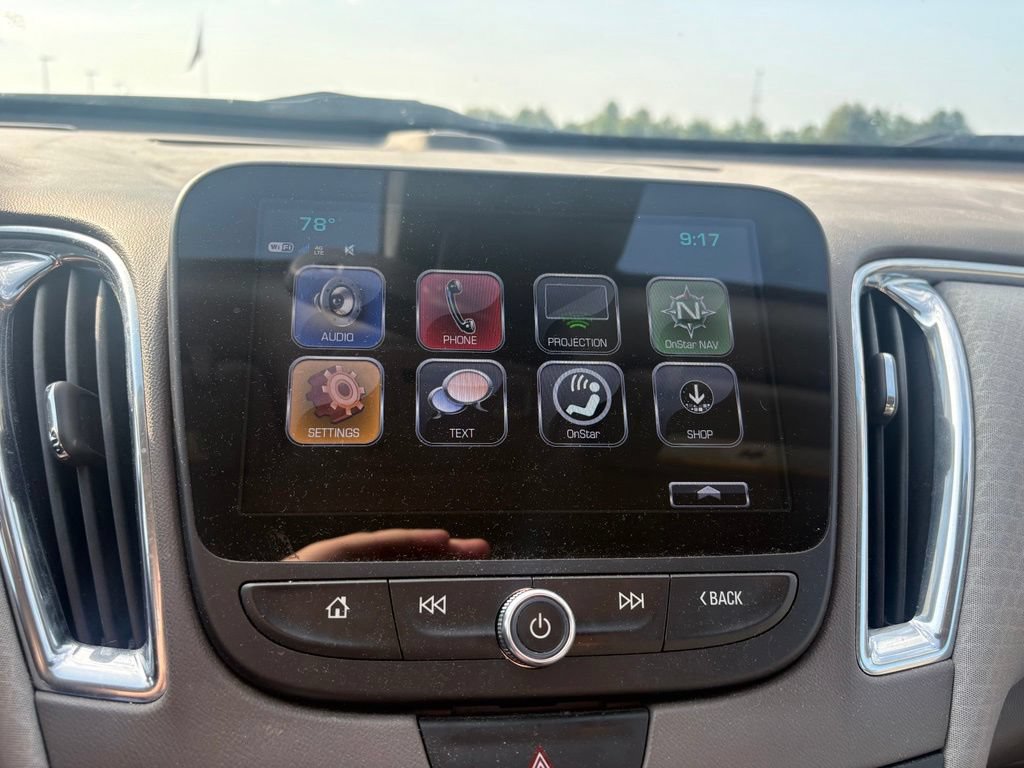 Used 2017 Chevrolet Malibu LT w/ Driver Confidence Package FWD image 18