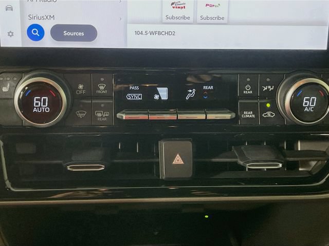 Used 2023 Toyota Highlander Bronze Edition FWD image 16