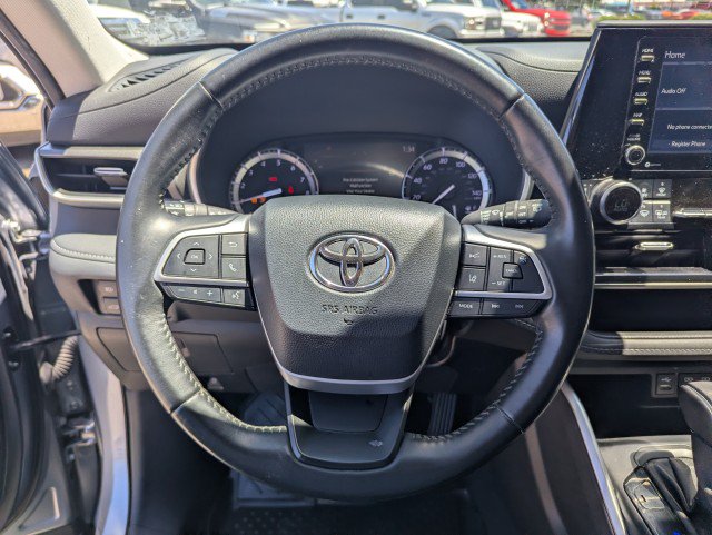 Used 2022 Toyota Highlander XLE AWD/4WD image 13