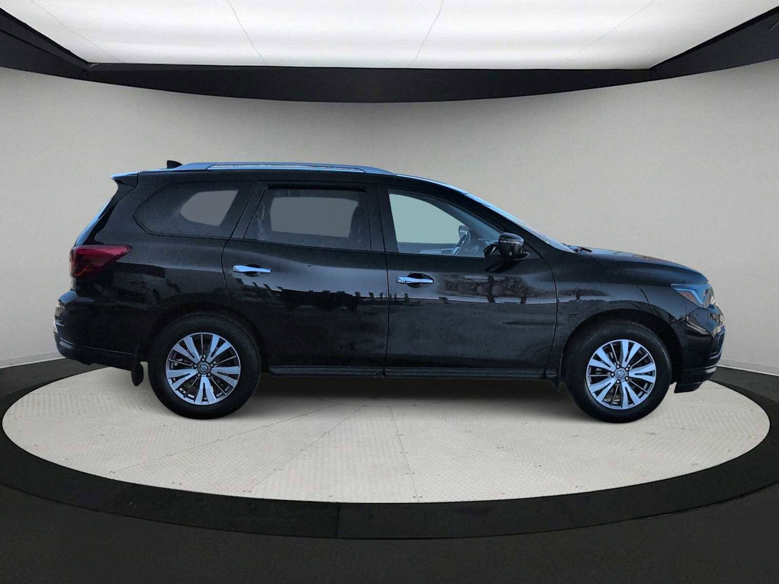 Used 2019 Nissan Pathfinder SL image 9