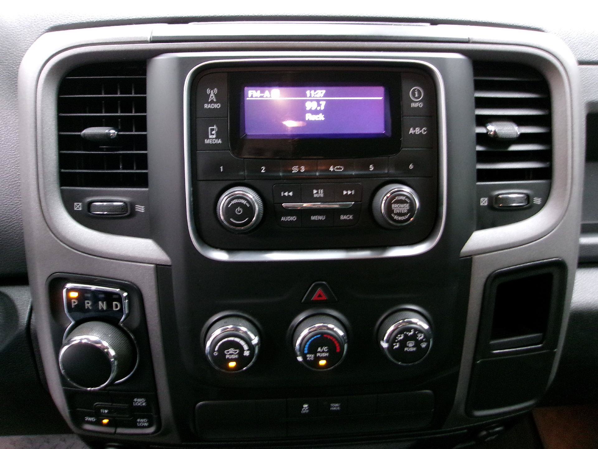 Used 2017 RAM 1500 Express AWD/4WD image 9