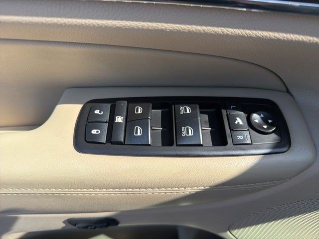 Used 2014 Jeep Grand Cherokee Limited w/ Trailer Tow Group IV AWD/4WD image 12