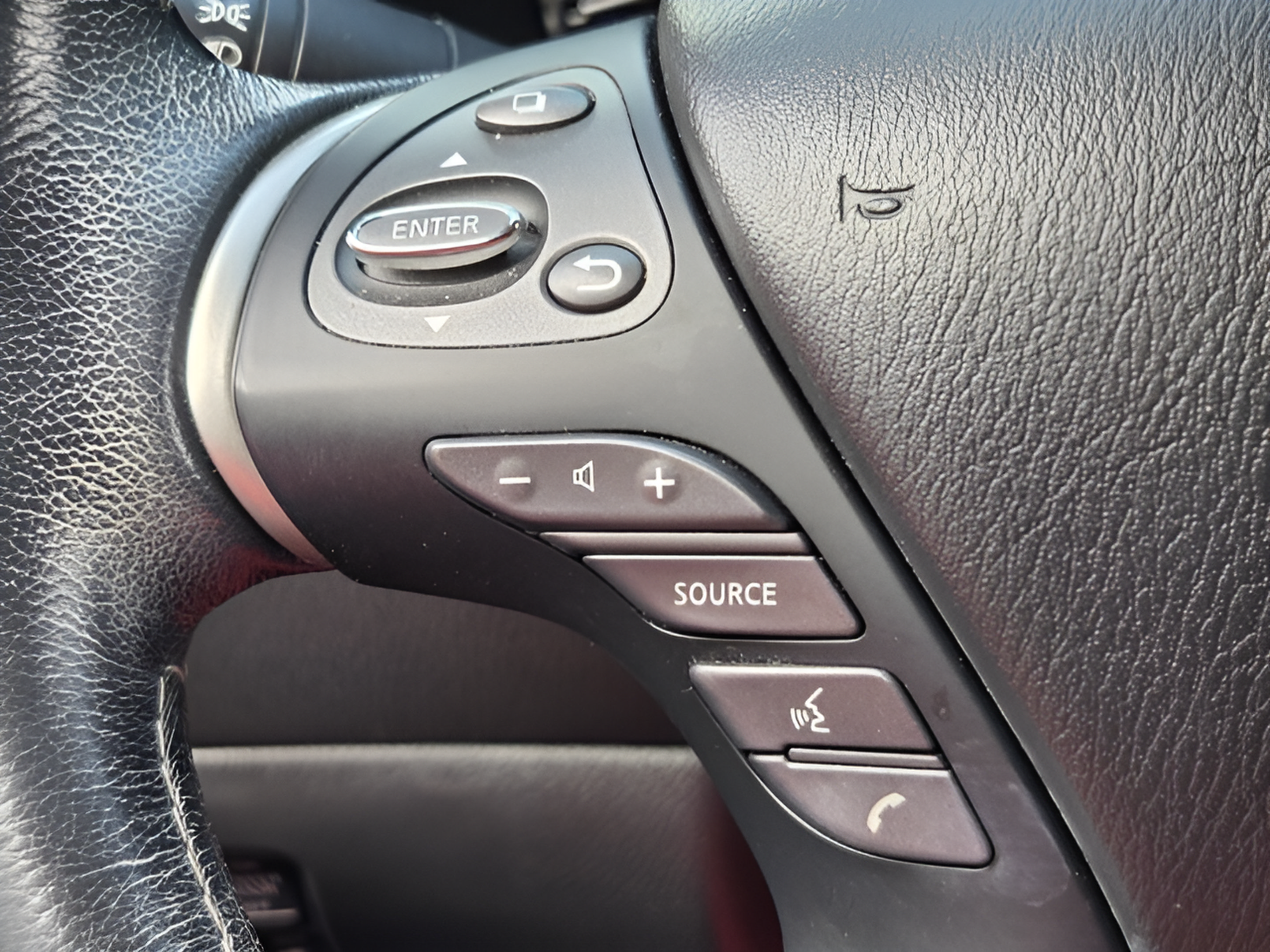 Used 2017 INFINITI QX60 FWD w/ Deluxe Technology Package image 26
