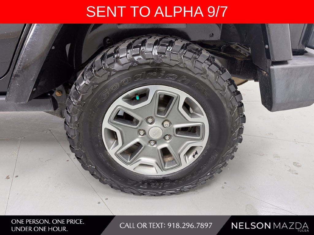 Used 2014 Jeep Wrangler Unlimited Rubicon w/ Connectivity Group AWD/4WD image 12
