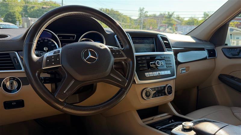 Used 2015 Mercedes-Benz GL 450 4MATIC image 25