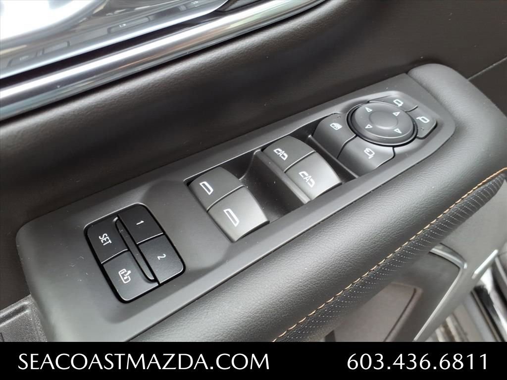 Used 2024 GMC Yukon AT4 w/ Technology Package image 9