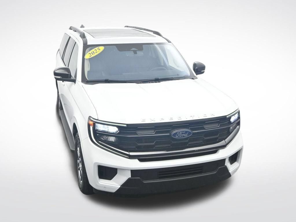 Used 2025 Ford Expedition Active AWD/4WD image 33