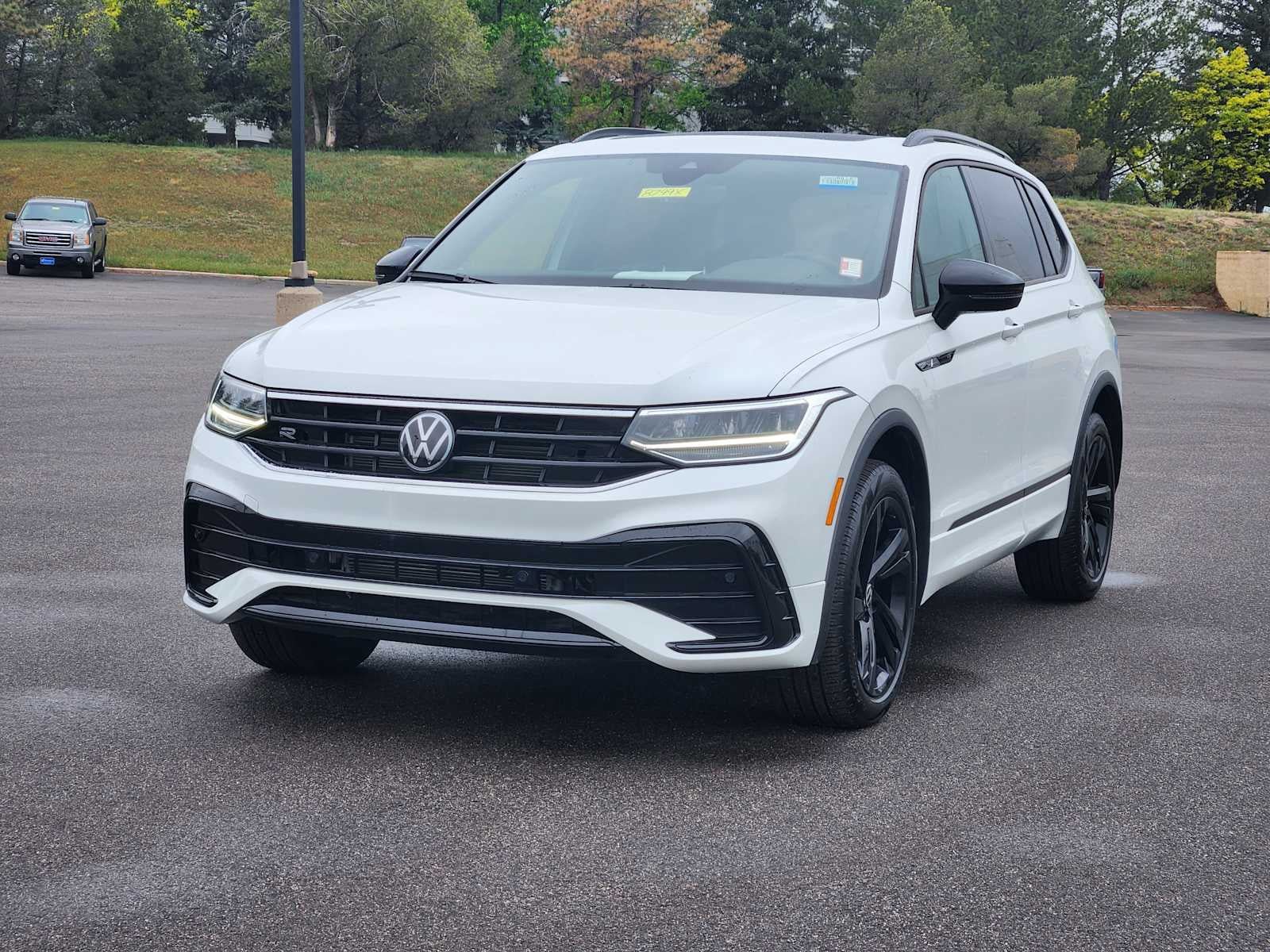 Used 2024 Volkswagen Tiguan SE R-Line AWD/4WD image 4