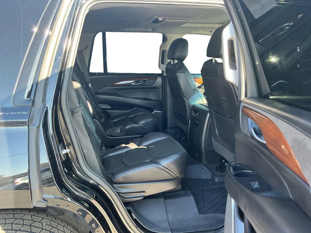 Used 2019 Cadillac Escalade Premium Luxury w/ Escalade Sport Edition image 23