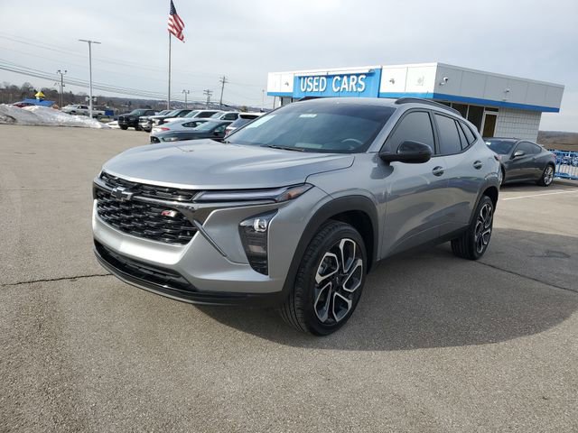 Used 2025 Chevrolet Trax RS w/ Driver Confidence Package image 2