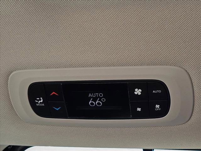 Used 2023 Chrysler Pacifica Touring-L image 15