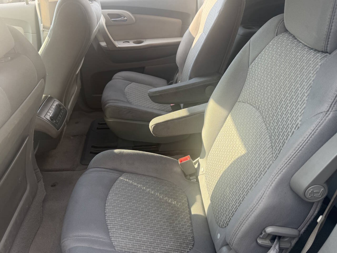 Used 2012 Chevrolet Traverse LT FWD image 9
