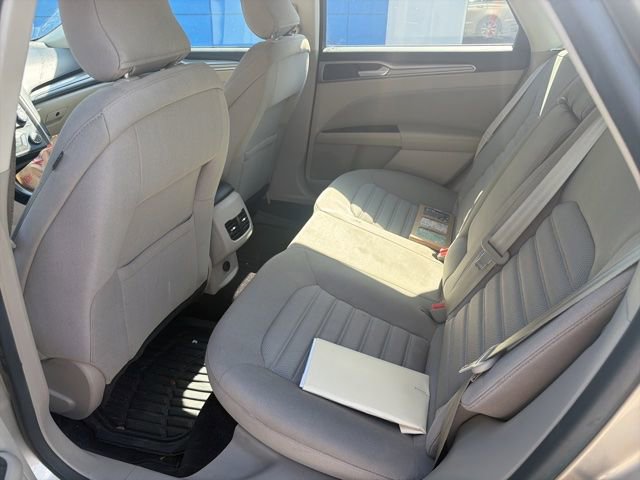 Used 2017 Ford Fusion SE FWD image 14