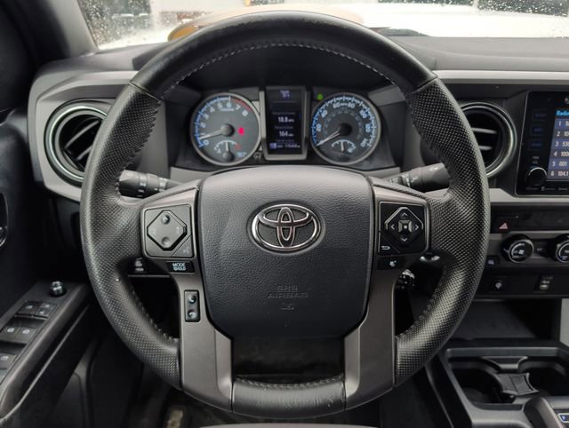 Used 2016 Toyota Tacoma TRD Sport w/ Towing Package AWD/4WD image 18