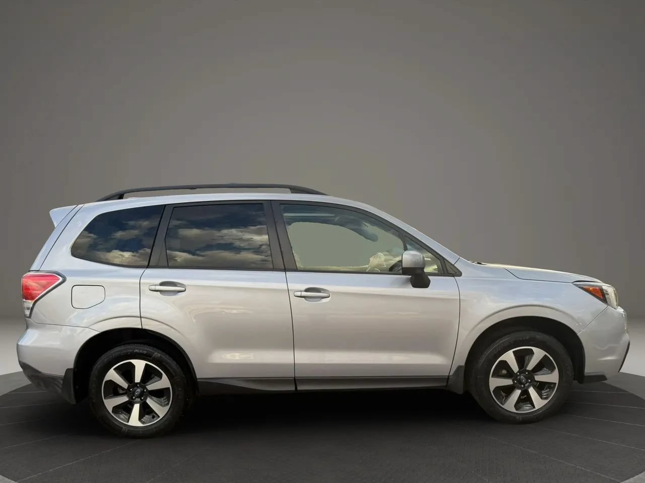 Used 2017 Subaru Forester 2.5i Premium w/ Protection Package #1 AWD/4WD image 3