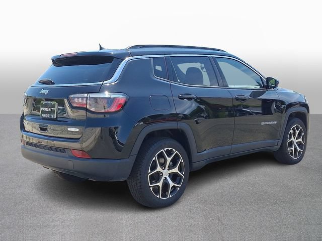 Used 2024 Jeep Compass Latitude AWD/4WD image 4