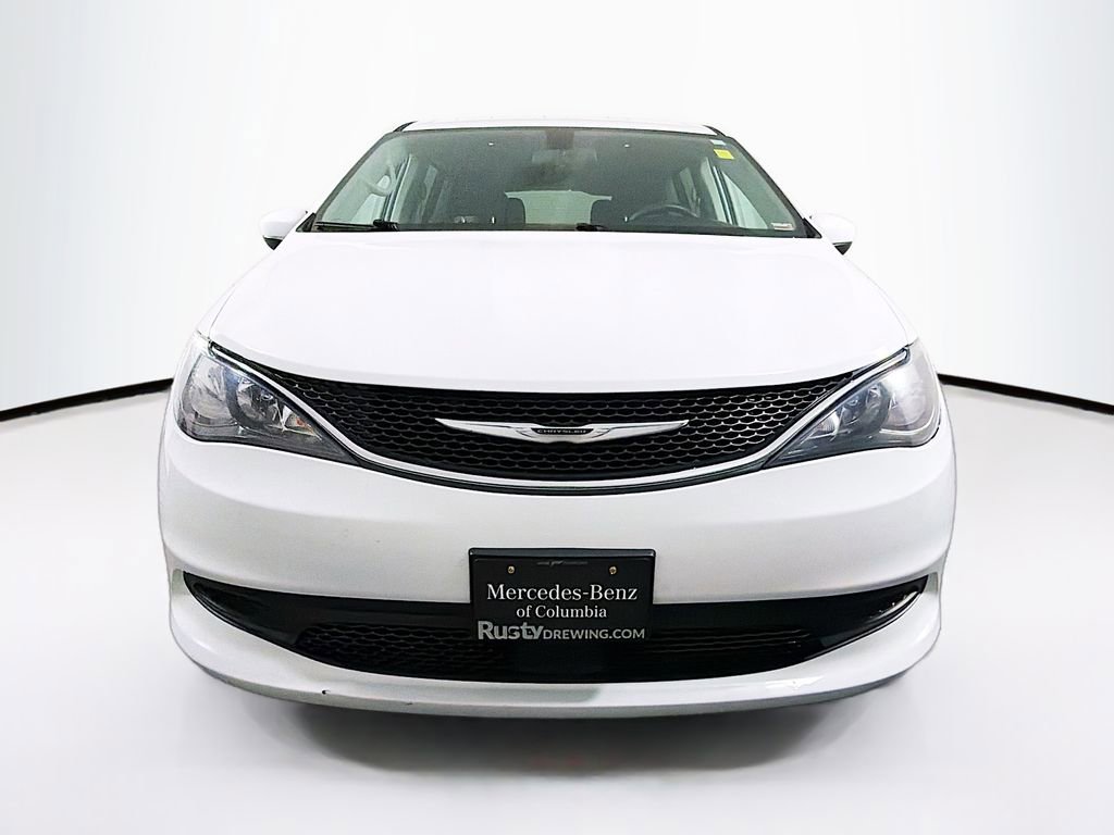 Used 2021 Chrysler Voyager LX image 2