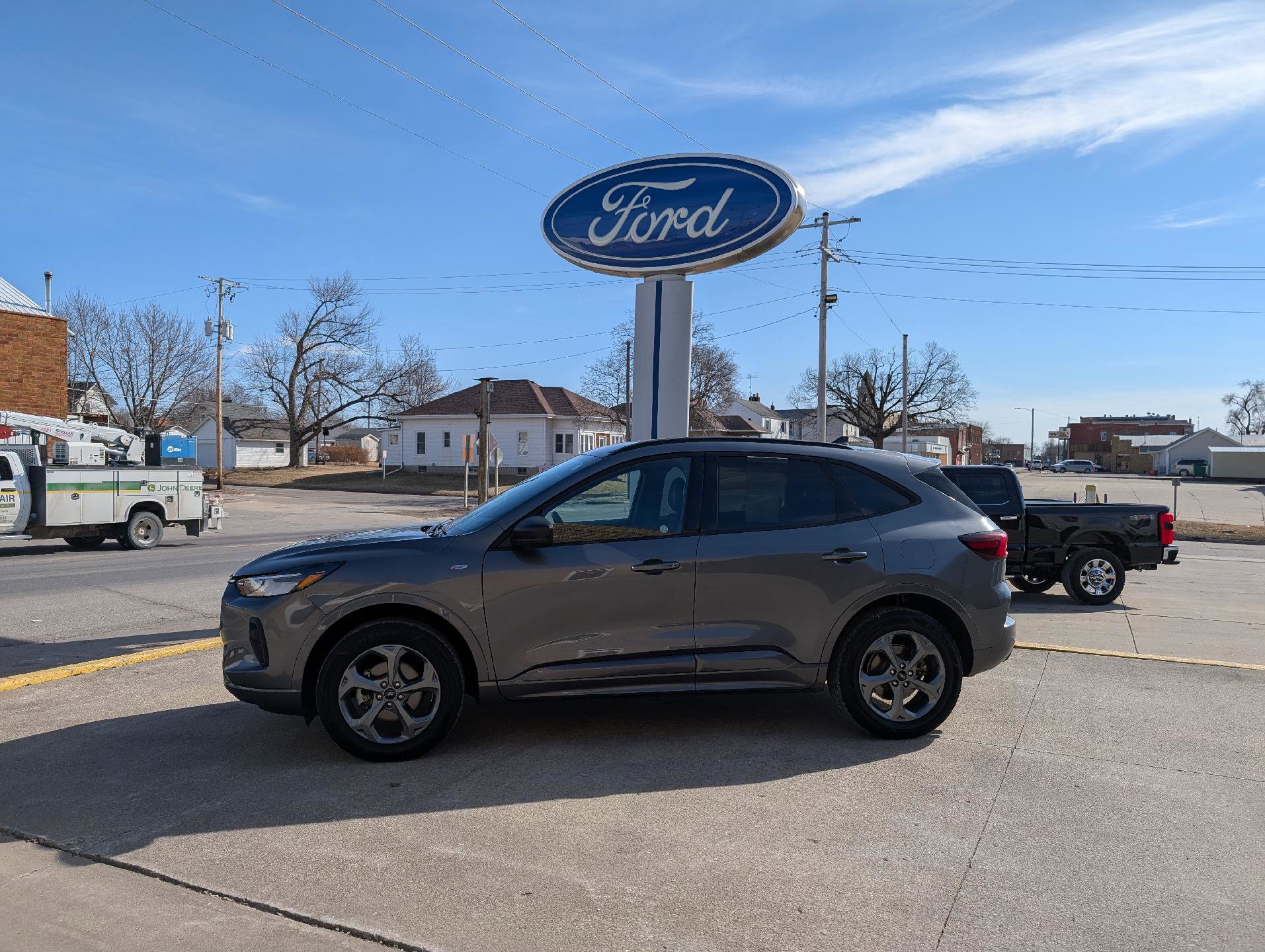 Used 2024 Ford Escape ST-Line image 1