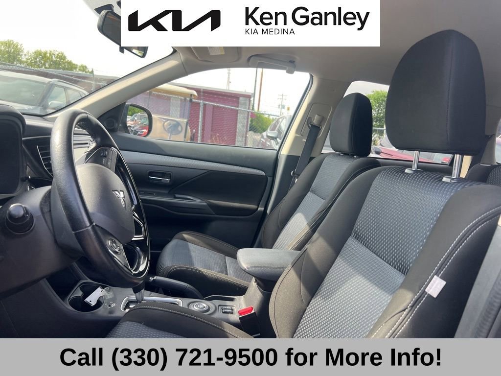 Used 2016 Mitsubishi Outlander SE AWD/4WD image 11