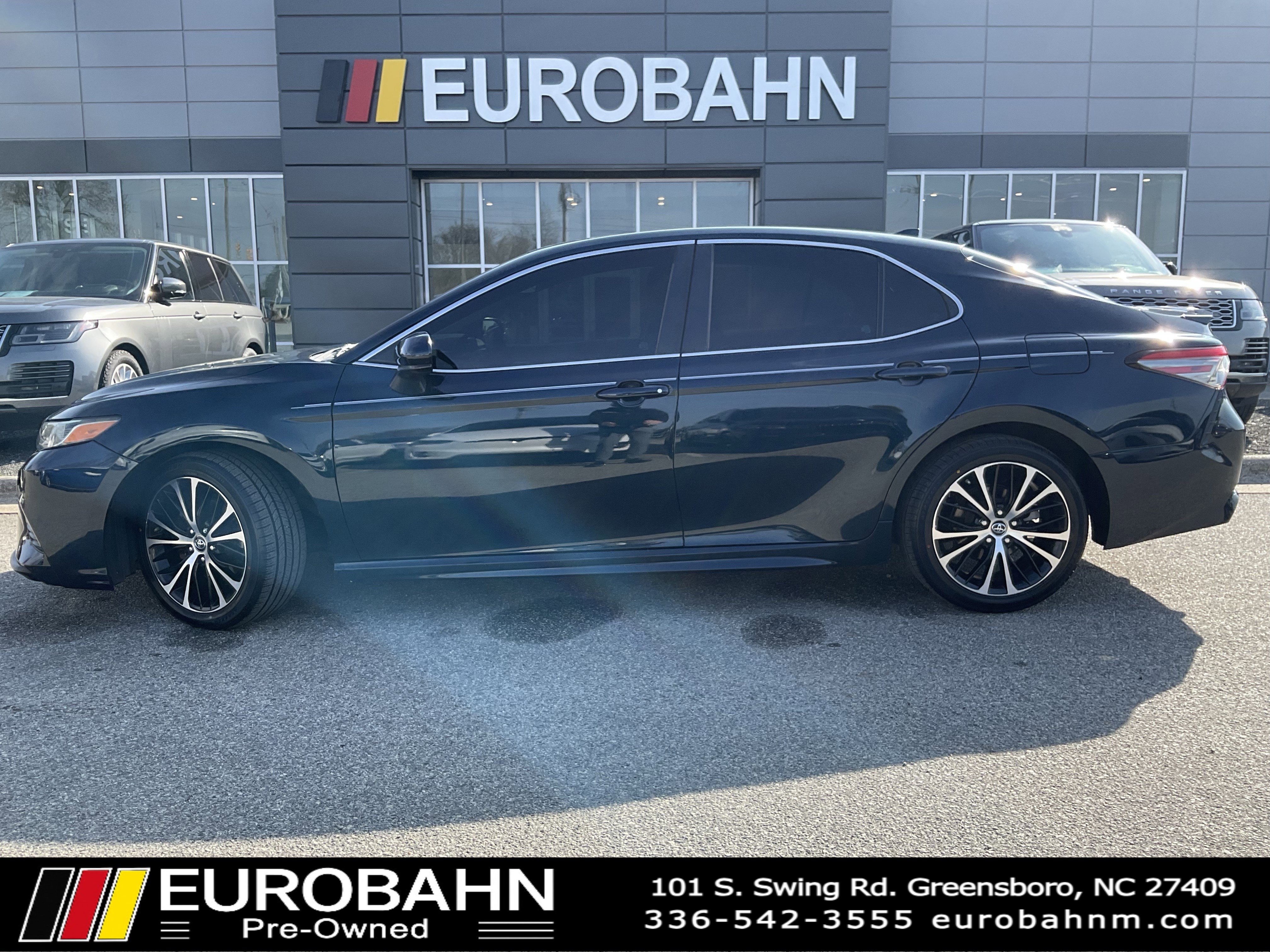 Used 2019 Toyota Camry SE image 2