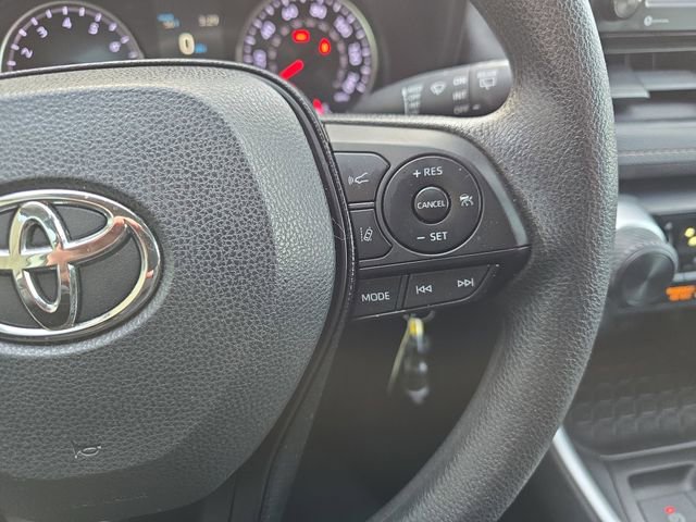 Used 2020 Toyota RAV4 LE w/ Carpet Mat Package image 20